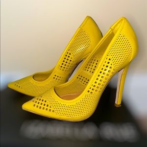 Meet Brina. Yellow pumps